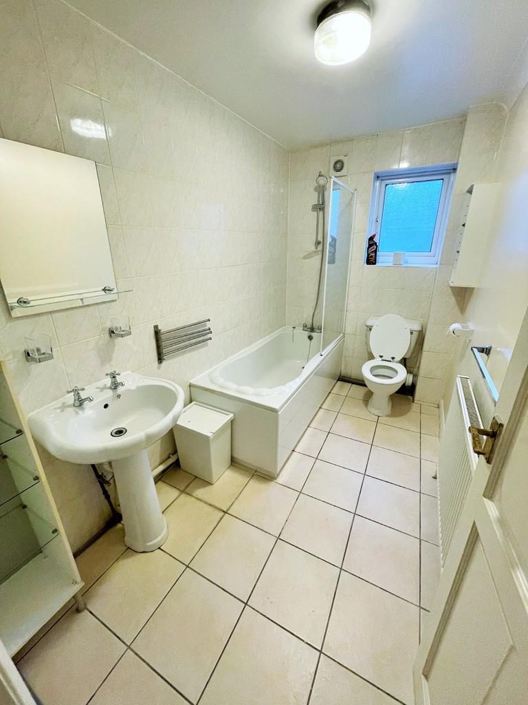 Apartment in Reading - View 4