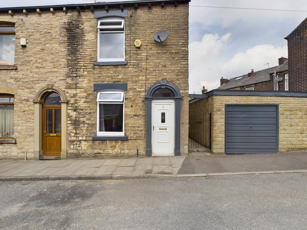 Brookway, Lees, Oldham 2 bed end of terrace house £165,000