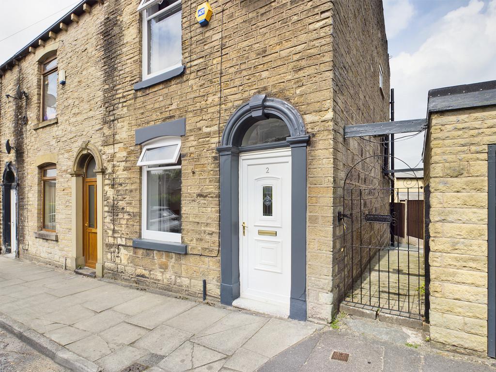 Brookway, Lees, Oldham 2 bed end of terrace house £165,000