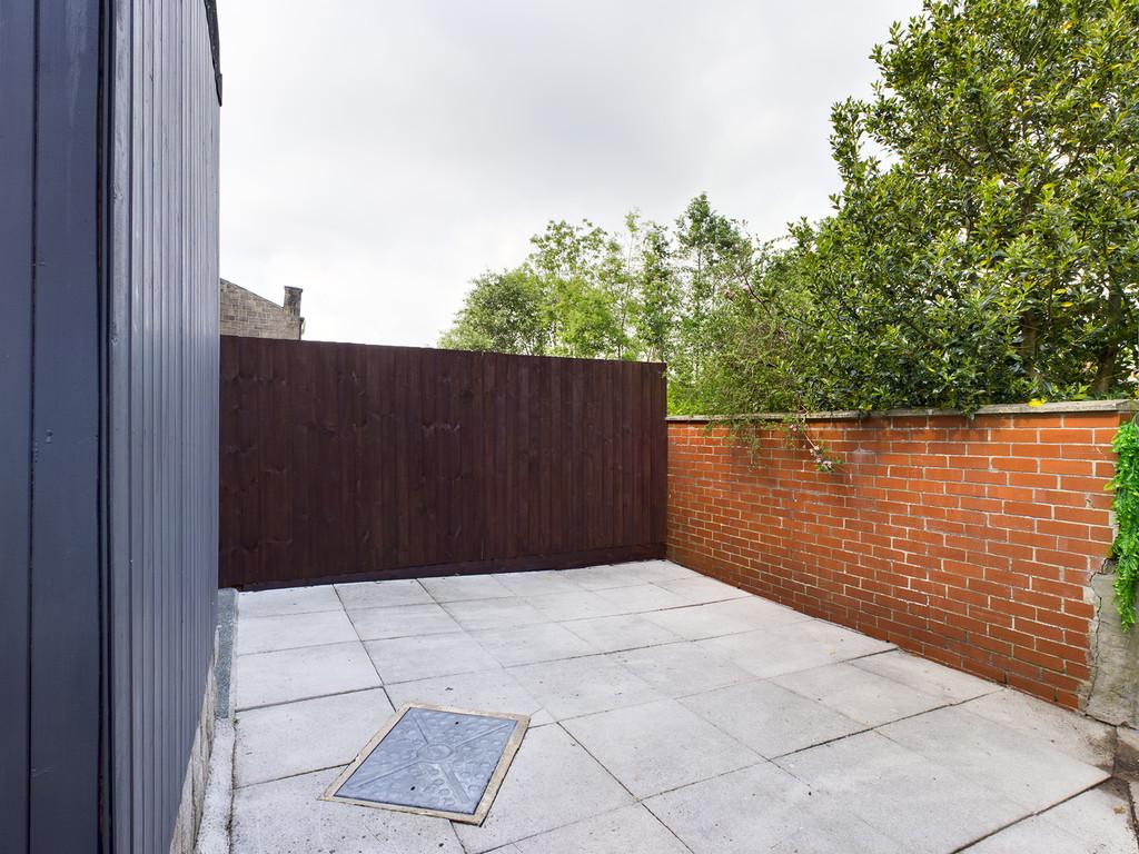 Brookway, Lees, Oldham 2 bed end of terrace house £165,000
