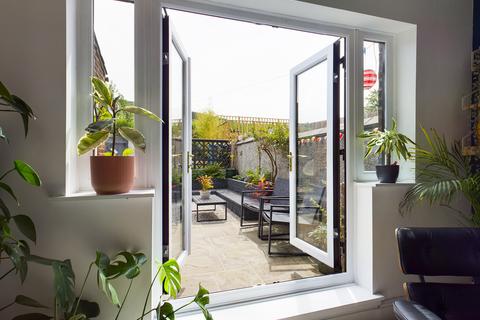 57 Manchester Road, Greenfield, Oldham, OL3 7ES