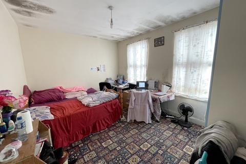 19 Shrubbery Road, Southall, UB1 2DU