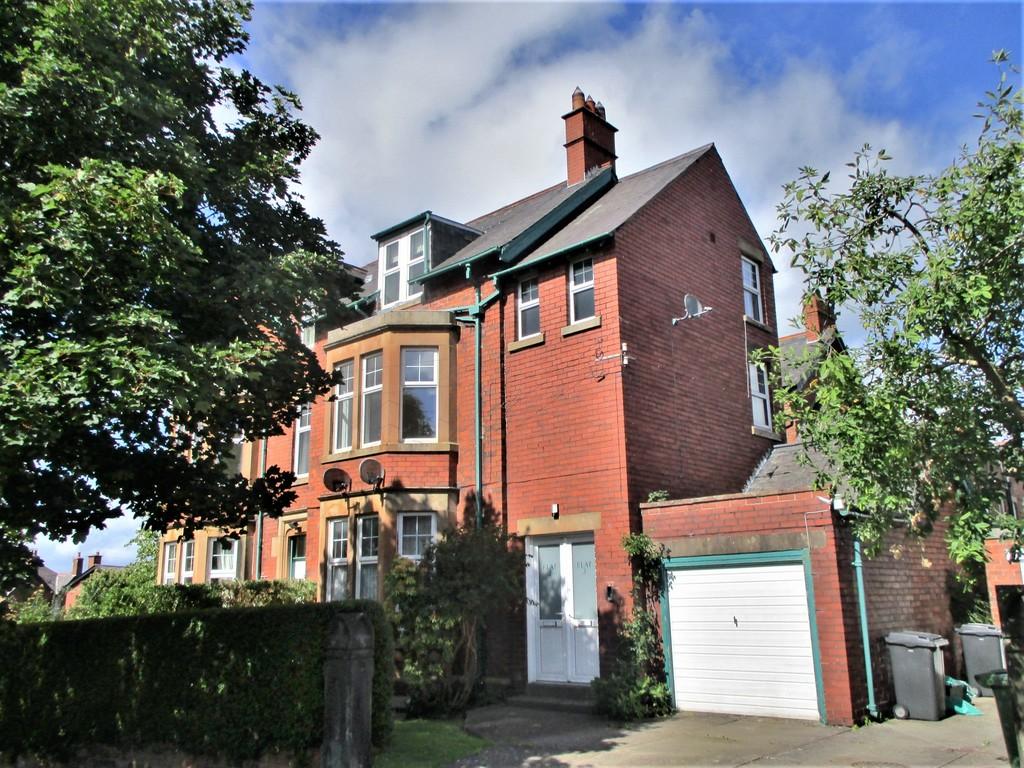 Cromwell Crescent, Carlisle 2 bed detached house £695 pcm (£160 pw)