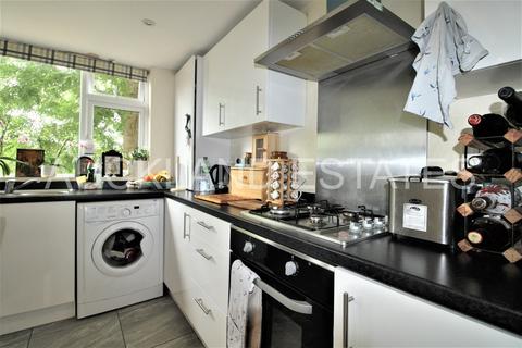 2 bedroom terraced house to rent, Chace Avenue, Potters Bar EN6