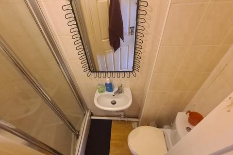 Studio to rent, Stainby Close, West Drayton
