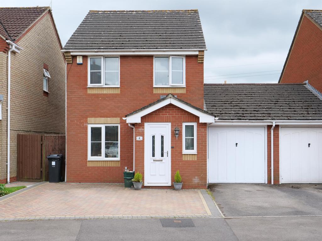 Clayfield, Yate, Bristol, BS37 7HU 3 bed link detached house £340,000