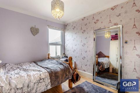 68 Douglas Road, Hornchurch, RM11 1AR