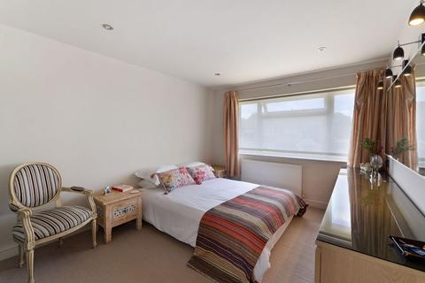 32 Beverley Crescent, Tonbridge, TN9 2RD