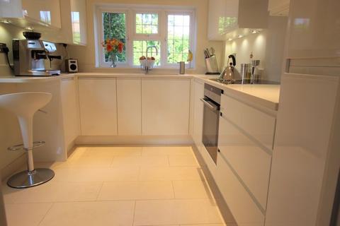 37 Oak Hill, Epsom, KT18 7BU