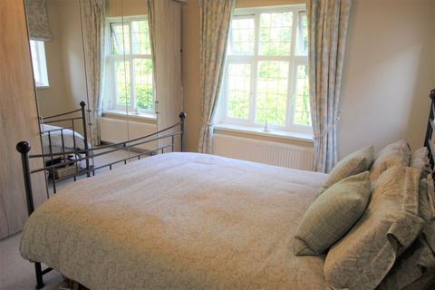 37 Oak Hill, Epsom, KT18 7BU
