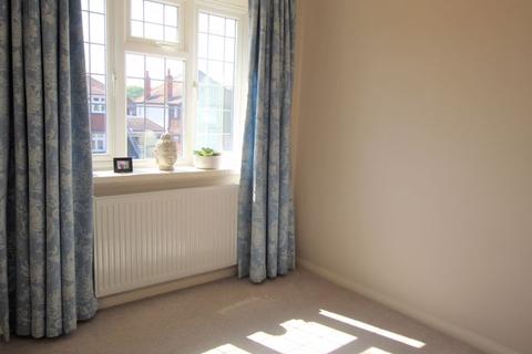 37 Oak Hill, Epsom, KT18 7BU