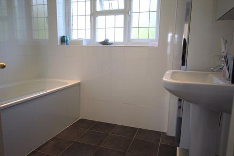 37 Oak Hill, Epsom, KT18 7BU