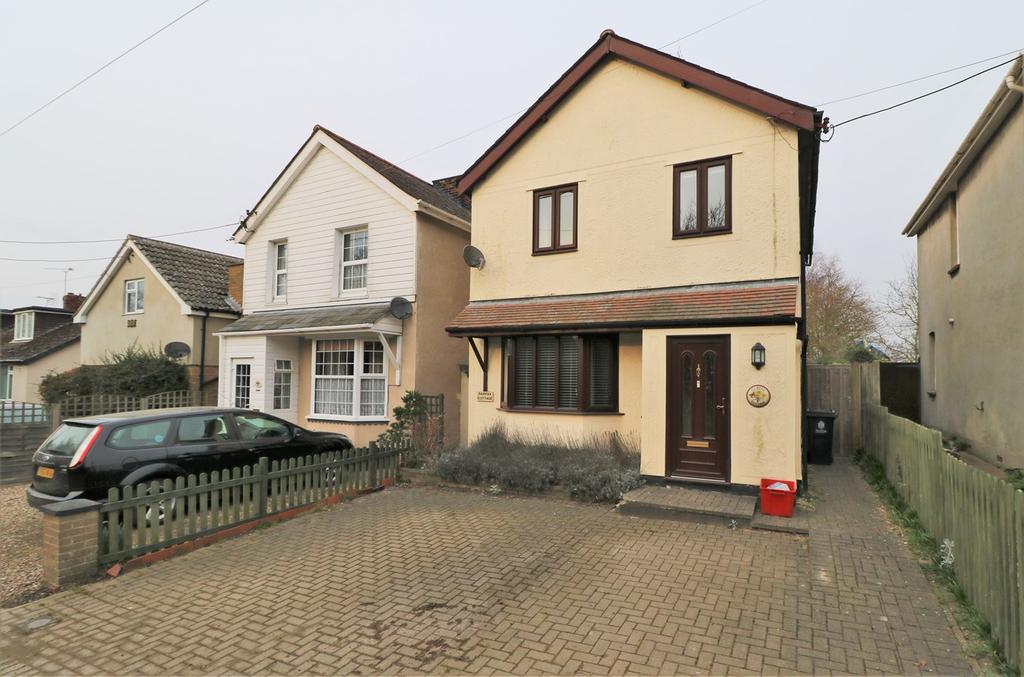 Bradfield Road, Wix, Manningtree, CO11 3 bed detached house - £290,000