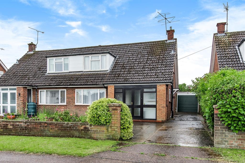 Wellingham Avenue, Hitchin, SG5 3 bed semidetached bungalow £450,000
