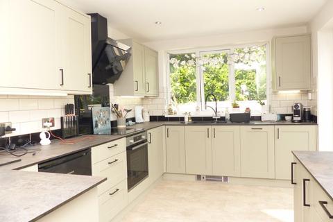 6 Vernon Close, Sutton Coldfield, B74 4EA