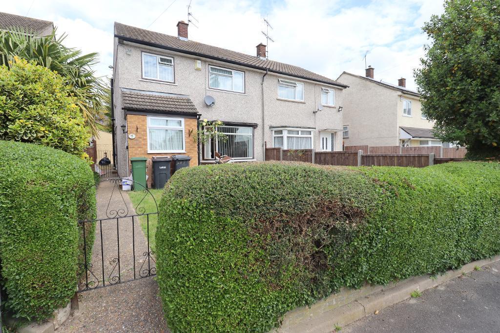Clover Close, Lewsey Farm, Luton, Bedfordshire, LU4 0PJ 3 bed semi