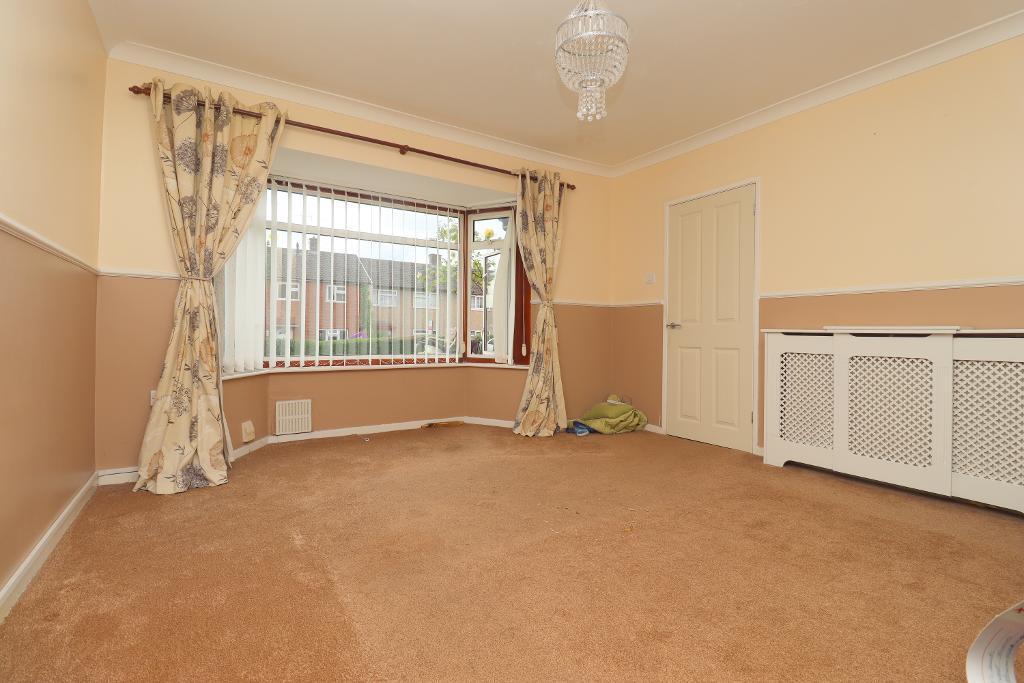 Clover Close, Lewsey Farm, Luton, Bedfordshire, LU4 0PJ 3 bed semi