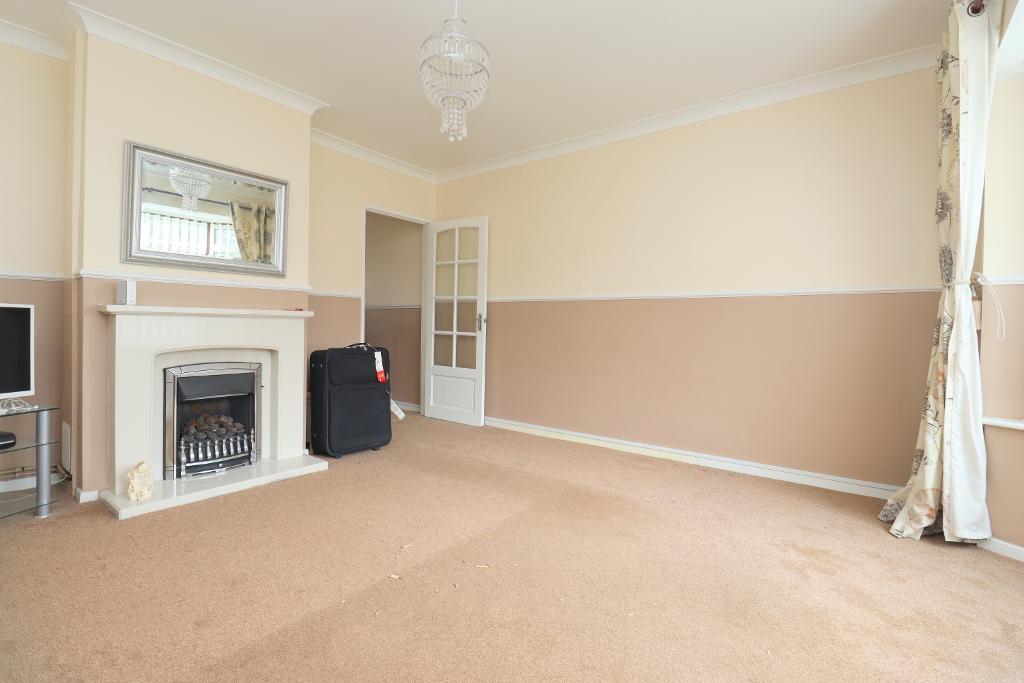 Clover Close, Lewsey Farm, Luton, Bedfordshire, LU4 0PJ 3 bed semi