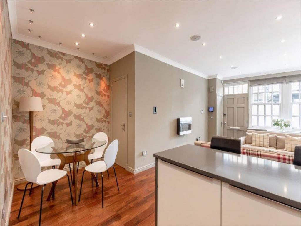 Gloucester Lane, New Town, Edinburgh 2 bed flat £1,595 pcm (£368 pw)
