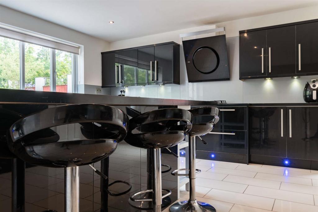 8466566-interior20-800.jpg