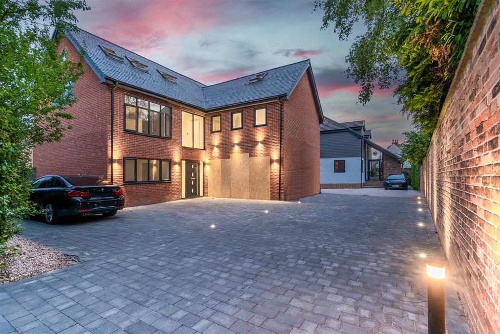 Holly House, Holly Avenue, Wilford, Nottingham 4 bed detached house £