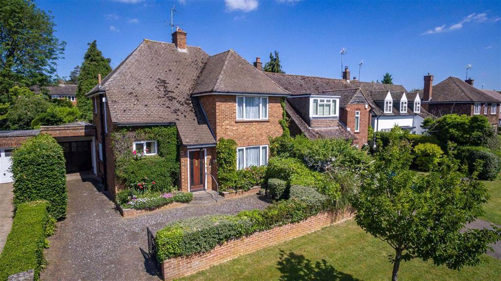 Dale Close, Hitchin, SG4 3 bed detached house £700,000