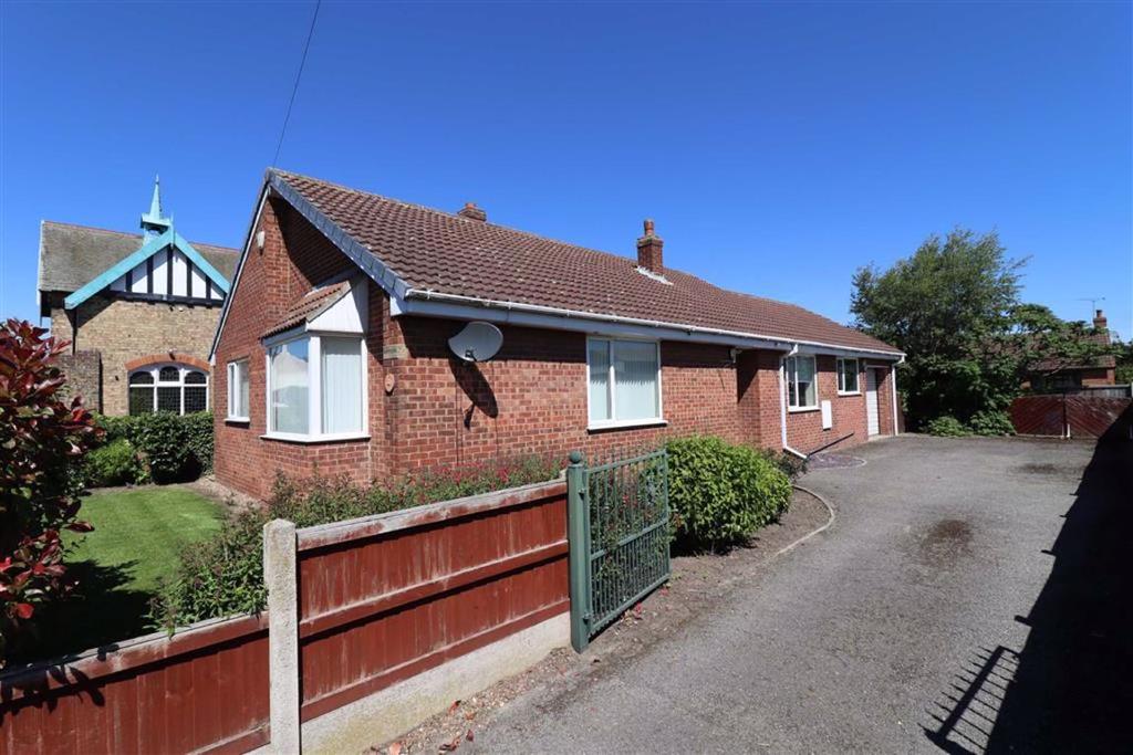 Main Street, Hensall, North Yorkshire 2 bed detached bungalow £160,000