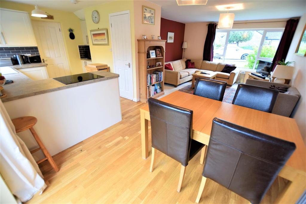 The Deans, Portishead 3 bed link detached house £365,000