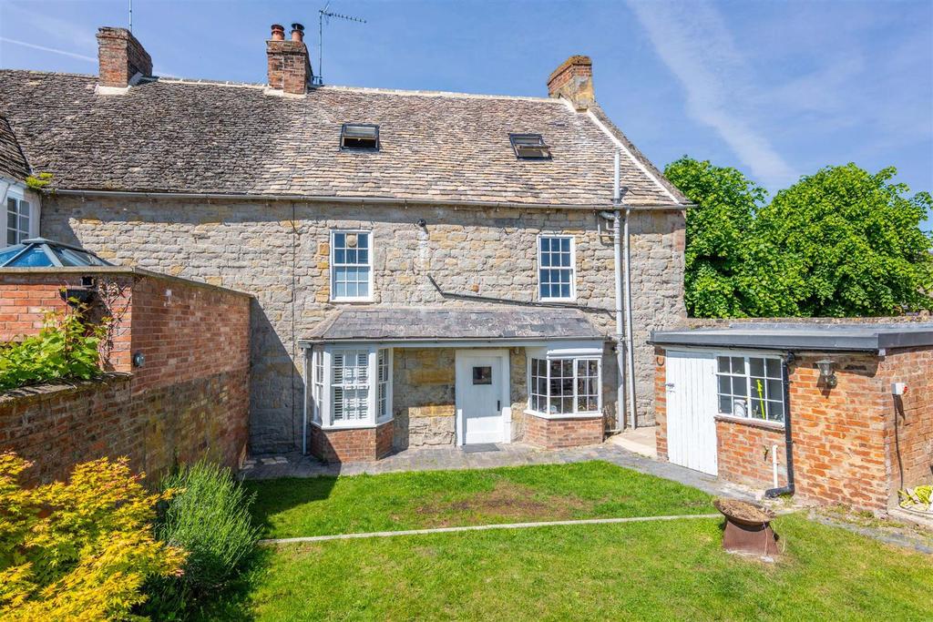 Church Street, ShipstonOnStour... 3 bed cottage £385,000