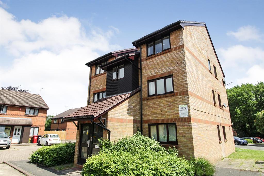 Littlebrook Avenue, Burnham 1 bed flat £179,950