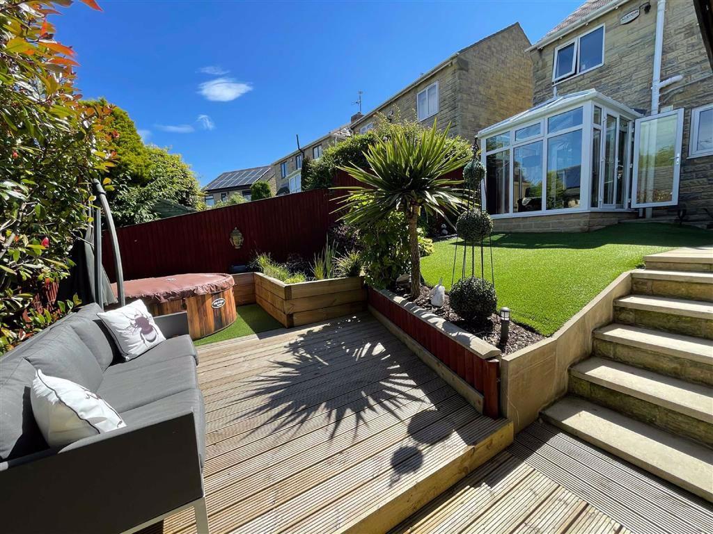 Ennerdale Drive, Lower Edge, Elland, HX5 3 bed detached house £250,000