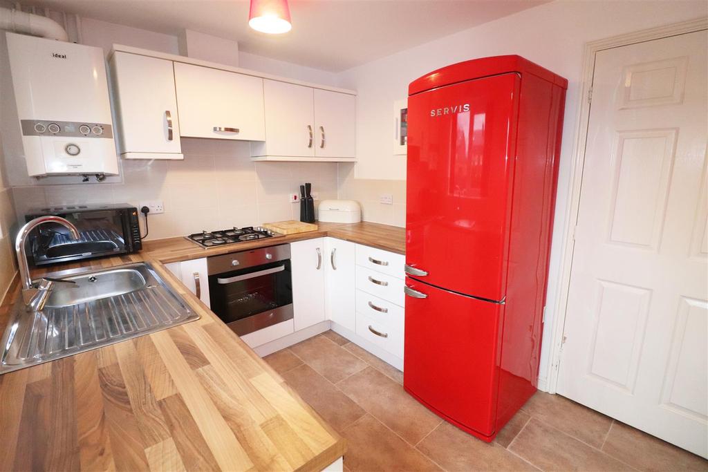 Croft House Way, Bolsover, Chesterfield 2 bed semidetached house £575 pcm (£133 pw)