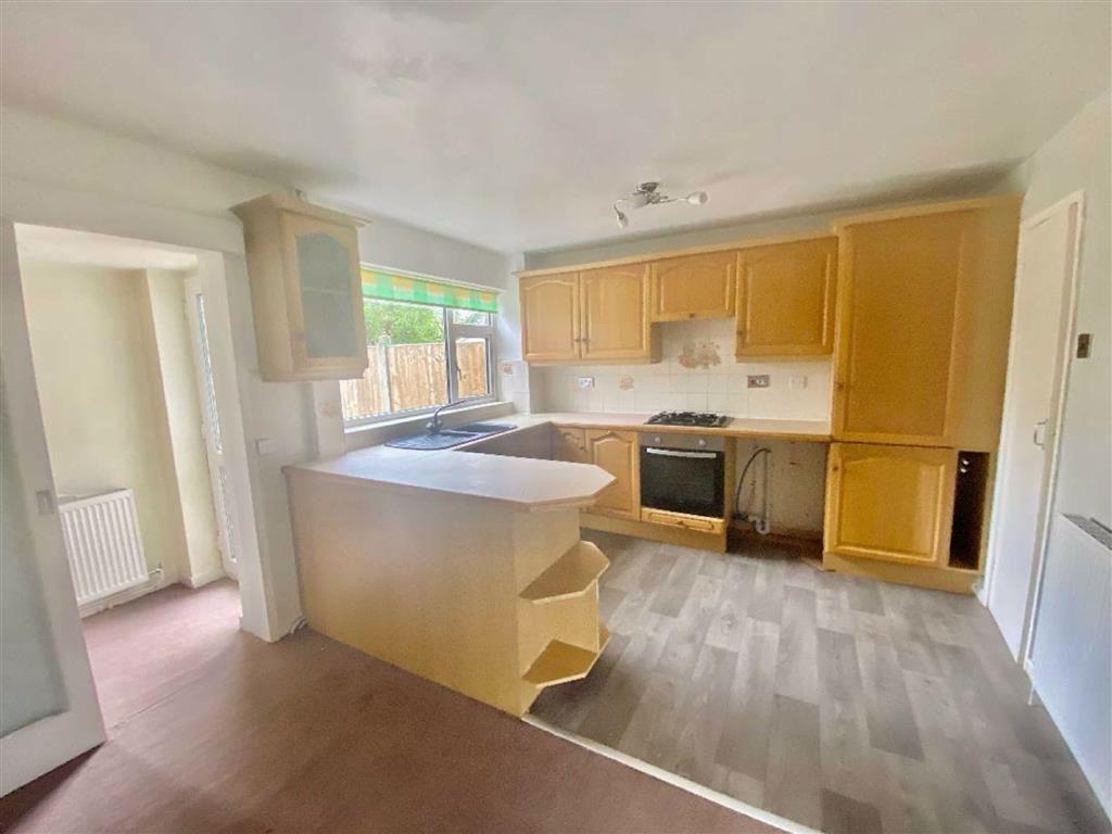 Spacious kitchen / dining room (rear)