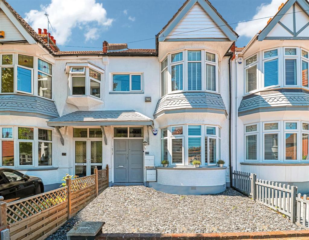 Leigh Hall Road, LeighOnSea 1 bed flat £275,000