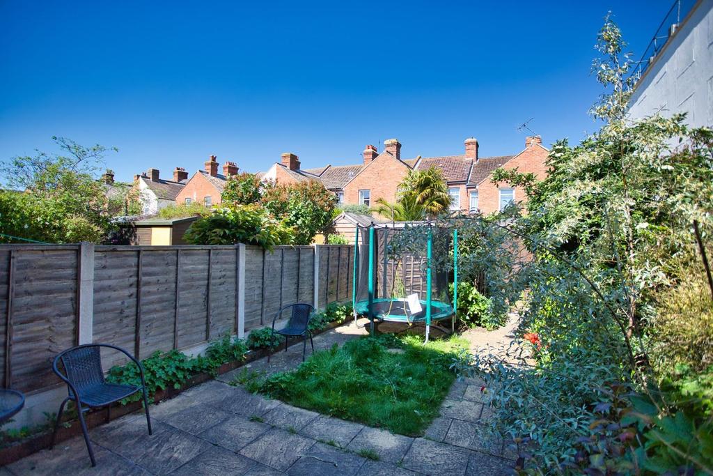 St. Francis Road, Folkestone 3 bed terraced house £280,000