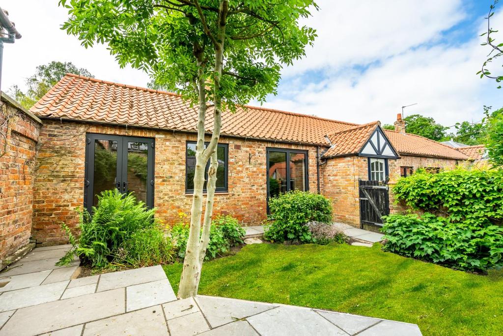 Sand Hutton Court, Sand Hutton, York 3 bed barn conversion £350,000