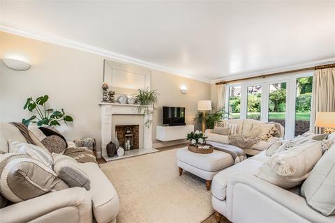 9 Holmes Close, Ascot, SL5 9TJ