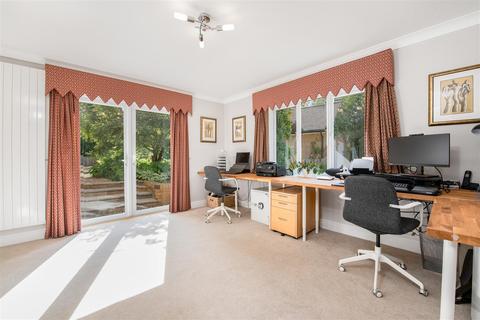 9 Holmes Close, Ascot, SL5 9TJ