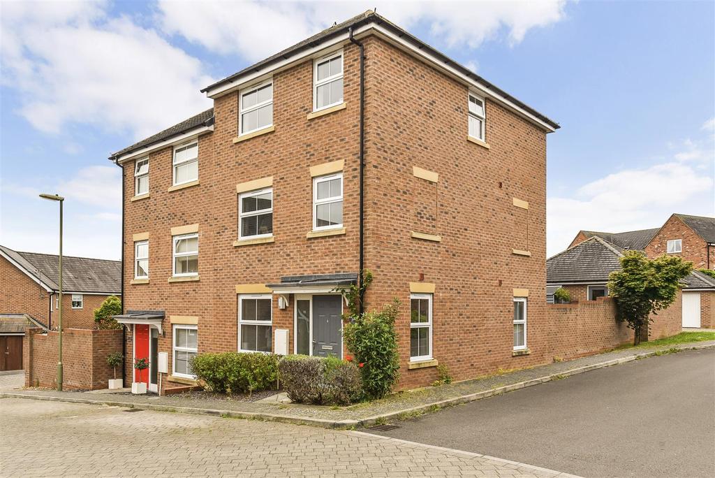Harebell Road, Andover 3 bed semidetached house £300,000