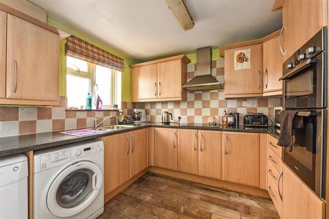 19 Above Town, Upper Clatford, Andover, SP11 7QA