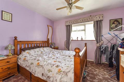 19 Above Town, Upper Clatford, Andover, SP11 7QA