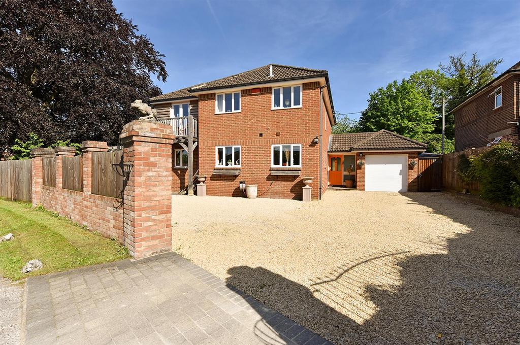 Barlows Lane, Andover 4 bed detached house £570,000