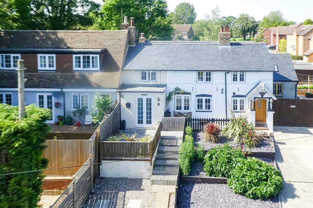 Buckingham Road, Bletchley, Milton... 2 bed terraced house £289,995