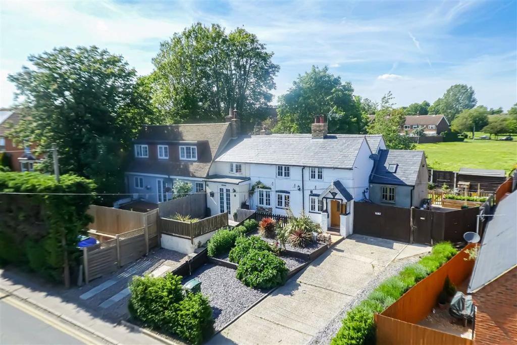 Buckingham Road, Bletchley, Milton... 2 bed terraced house £289,995