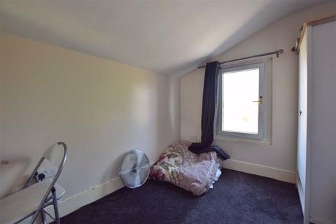 1 Bishopstone Road, Gloucester, GL1 4BZ