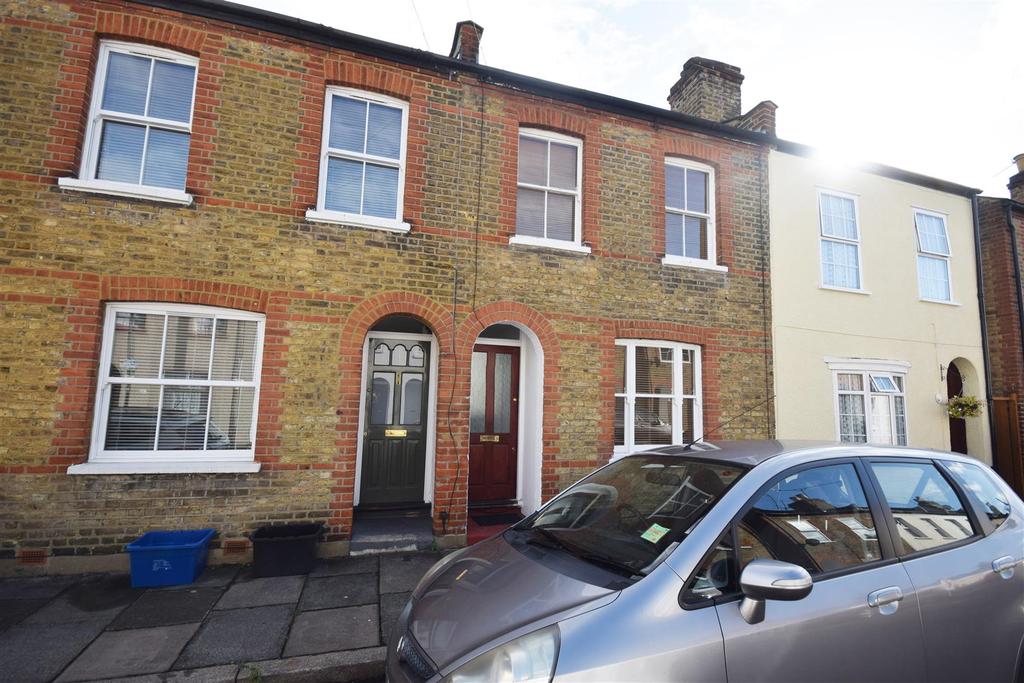 Warwick Road, Twickenham 3 bed terraced house £2,200 pcm (£508 pw)