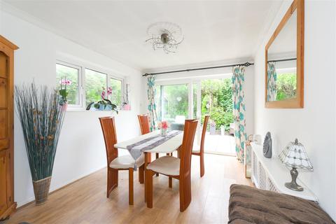 109 New Causeway, Reigate, RH2 7PP
