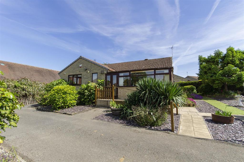 Barnfield Close, Holmewood, Chesterfield 3 bed detached bungalow for