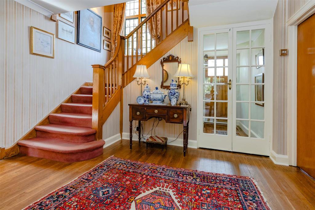 Pine Grove, Totteridge 4 bed detached house £2,500,000