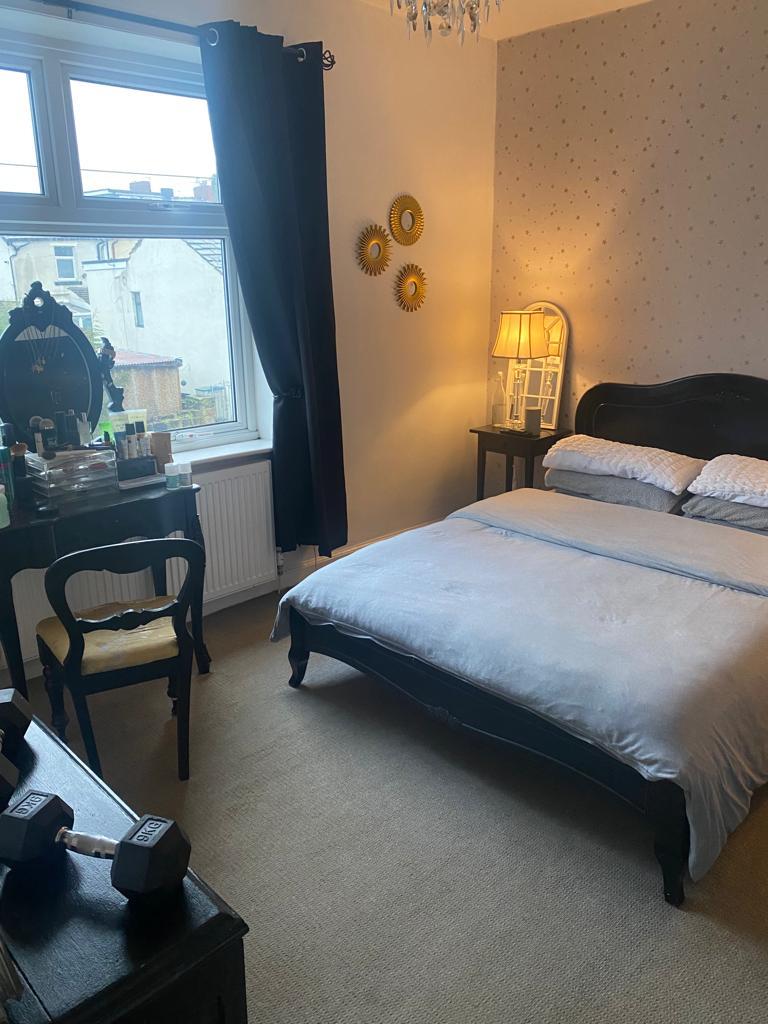 Main bedroom - furnsihed